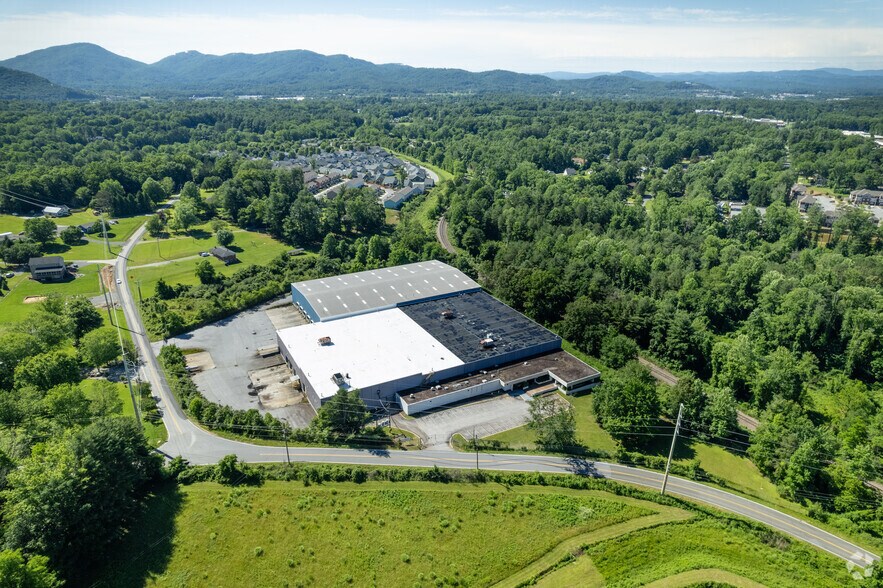 More Photos Of 90 Christ School Rd, Arden Distribution For Lease