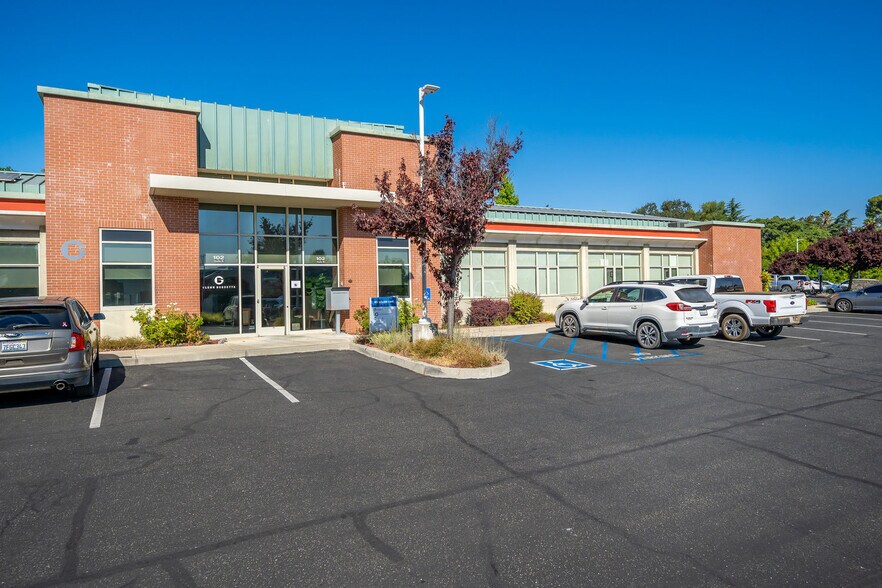More Photos Of 102 S Vine St, Paso Robles Office For Lease
