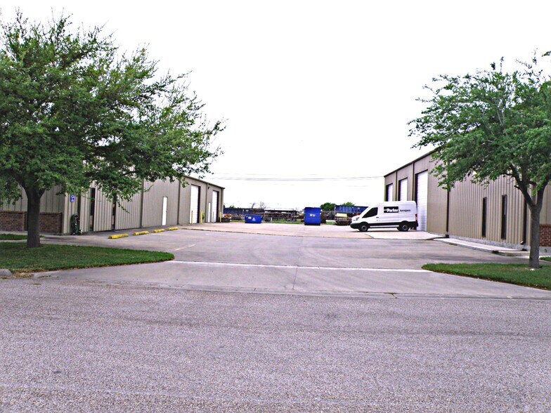 More Photos Of 1959 Saratoga Blvd, Corpus Christi Warehouse For Sale