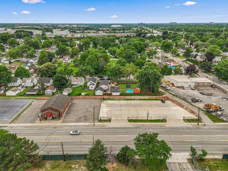 More Photos Of 17355 Allen Rd, Melvindale Freestanding For Sale