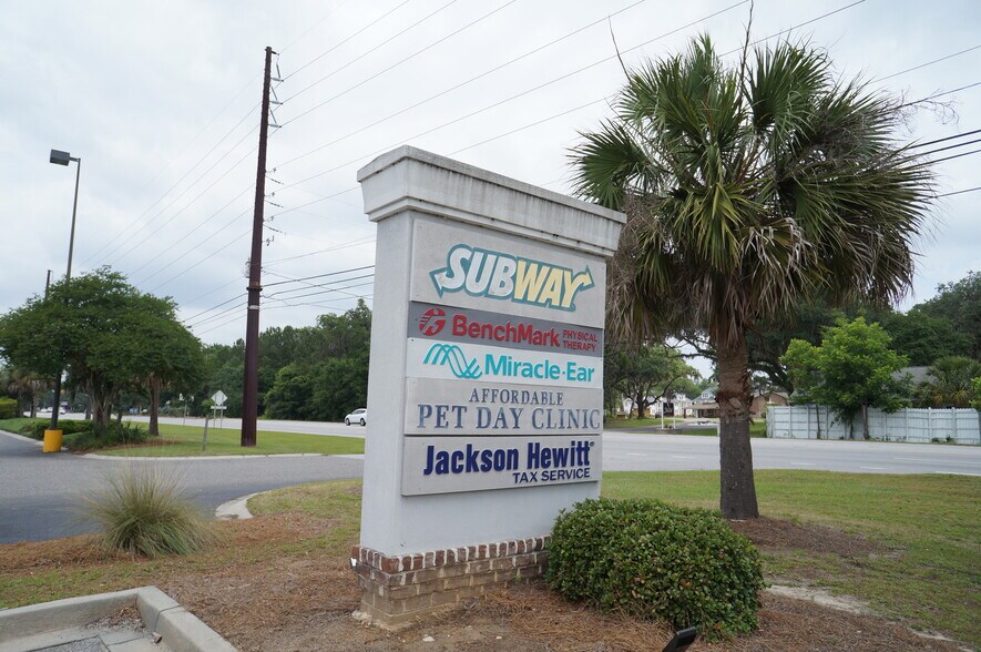 More Photos Of 864 Parris Island Gtwy, Beaufort Storefront For Lease