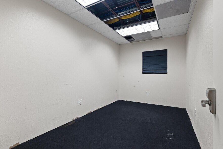 More Photos Of 5021 W Nassau St, Tampa Manufacturing For Lease