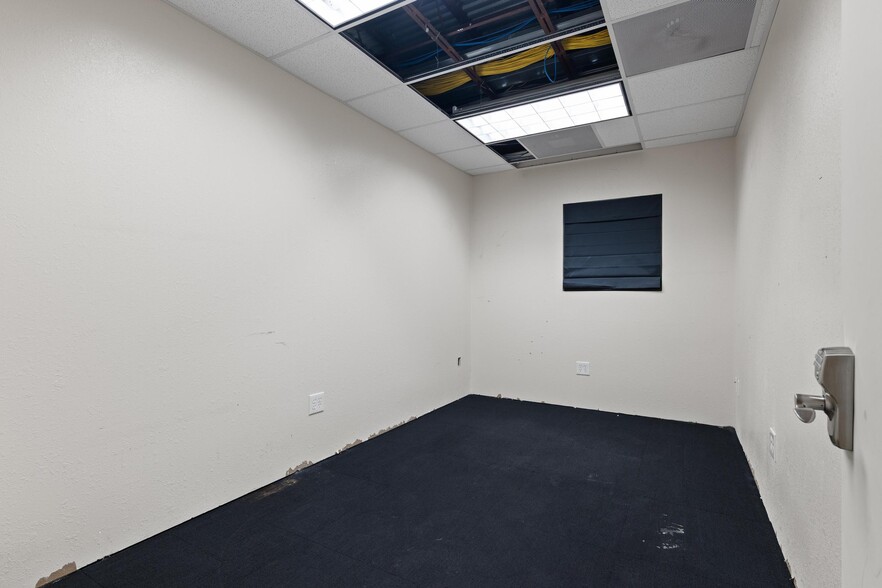 More Photos Of 5021 W Nassau St, Tampa Manufacturing For Sale