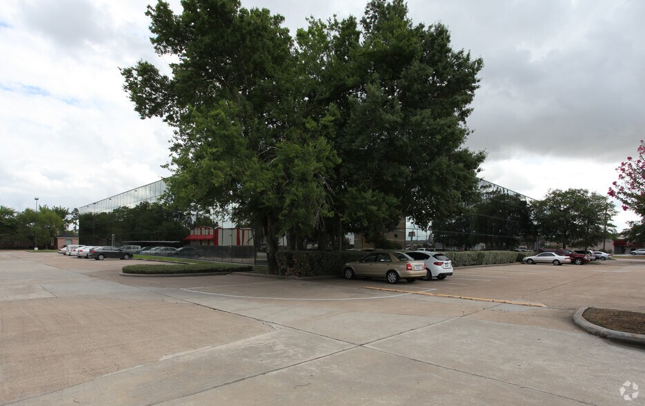 More Photos Of 12345 Jones Rd, Houston Office For Lease