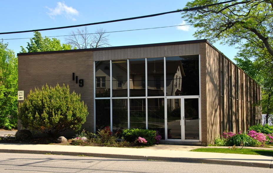 More Photos Of 117 E Palatine Rd, Palatine Unknown For Lease