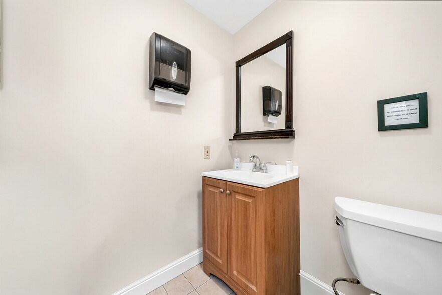 More Photos Of 58 Main St, Topsfield Office For Sale