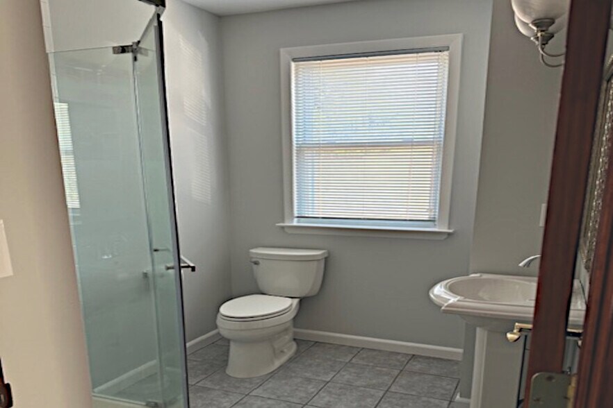 More Photos Of 456 W Jericho Tpke, Huntington Loft Creative Space For Lease