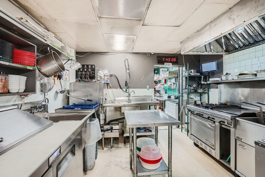 More Photos Of 1201 S. Pearl St., Denver Restaurant For Sale