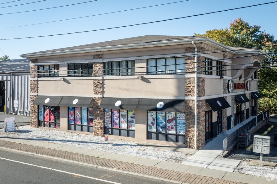 More Photos Of 517 River Dr, Garfield Freestanding For Lease