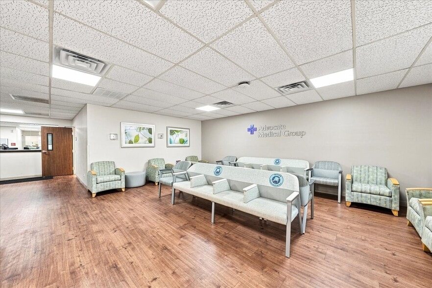 More Photos Of 3303 S Halsted St, Chicago Medical For Lease