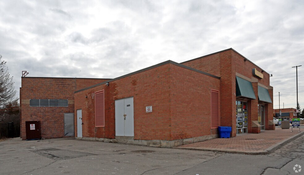 More Photos Of 11005 Yonge St, Richmond Hill Storefront For Lease