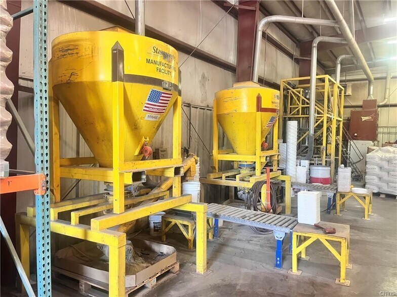 More Photos Of 325 Commerce Blvd, Liverpool Light Manufacturing For Sale