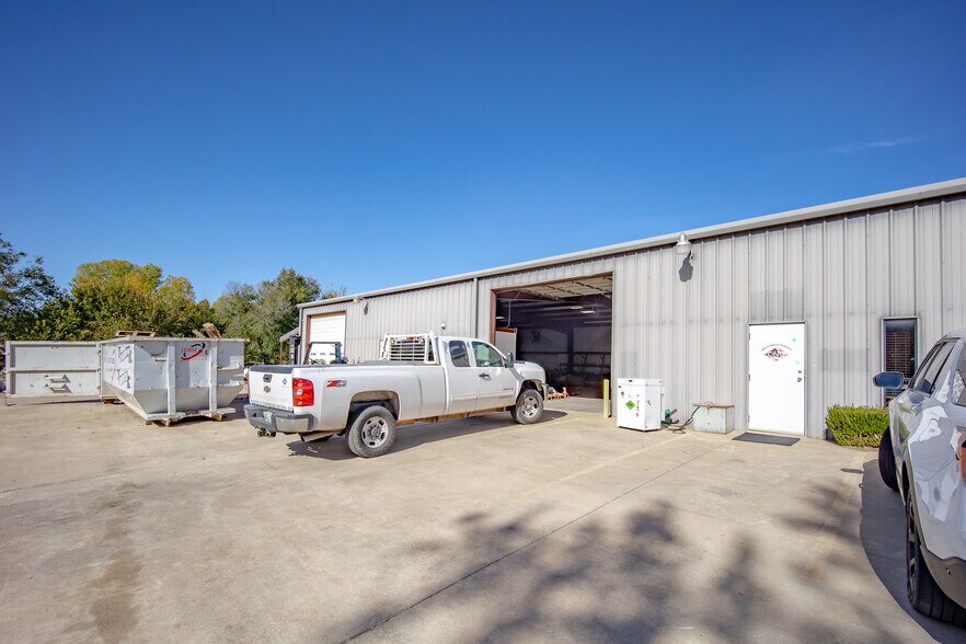 More Photos Of 319-323 NW 59th St, Oklahoma City Manufacturing For Sale