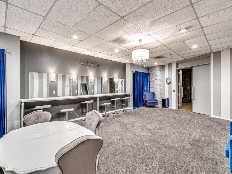 More Photos Of 6009 NW Expressway St, Oklahoma City Specialty For Sale