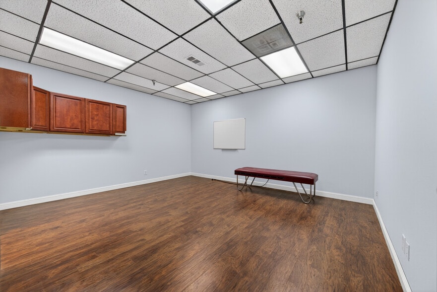 More Photos Of 4125 Market St, Ventura Light Manufacturing For Sale