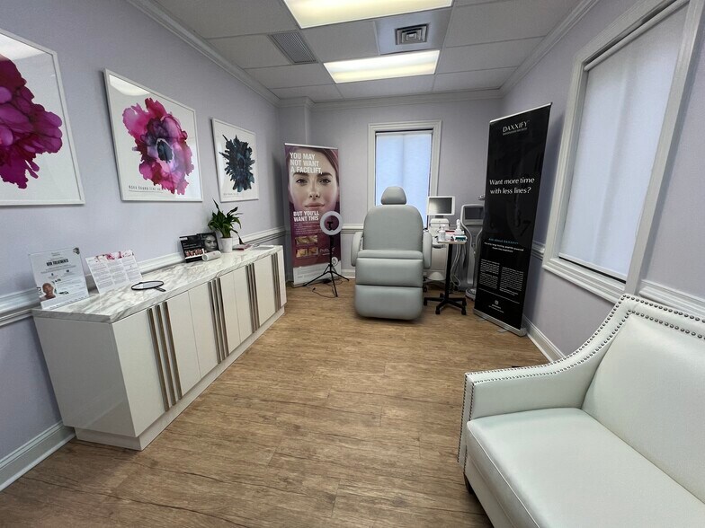 More Photos Of 4140 Ferncreek Dr, Fayetteville Office For Lease