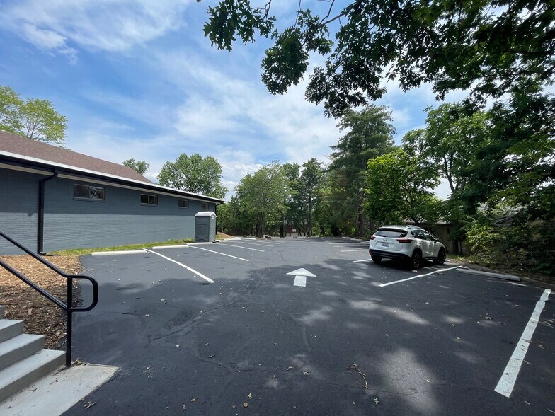 More Photos Of 125 E Chestnut St, Asheville Specialty For Lease