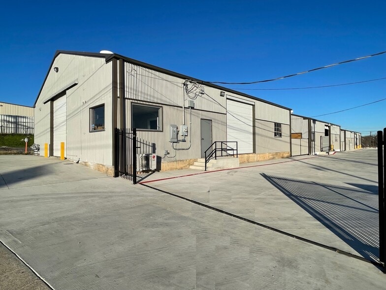 More Photos Of 2814 N Nichols St, Fort Worth Unknown For Lease