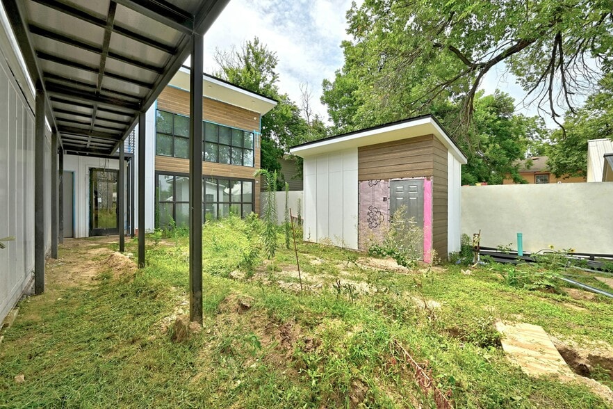 More Photos Of 4707 Harmon Ave, Austin Storefront Retail Residential For Sale