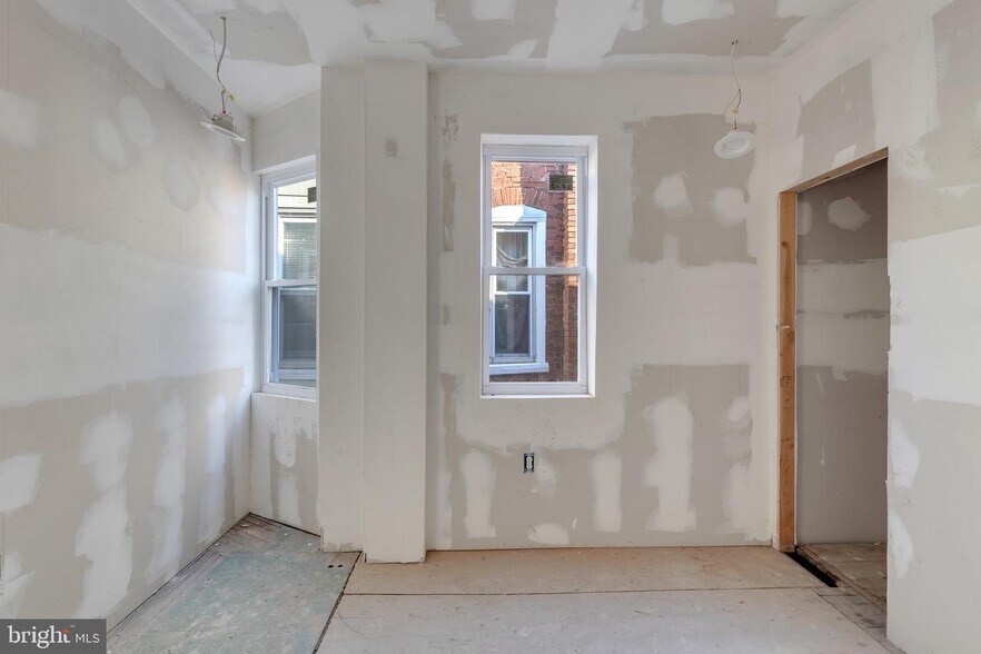 More Photos Of 307 N 52nd St, Philadelphia Flex For Sale