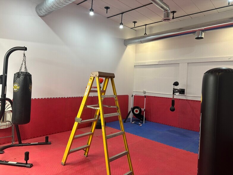More Photos Of 436 S Schuyler Ave, Bradley Storefront For Sale