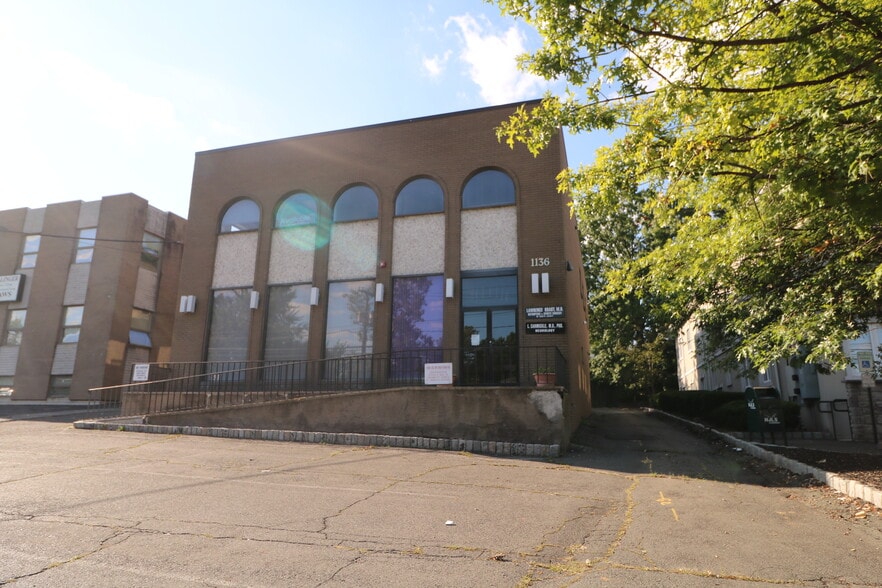More Photos Of 1136 Clifton Ave, Clifton Medical For Lease