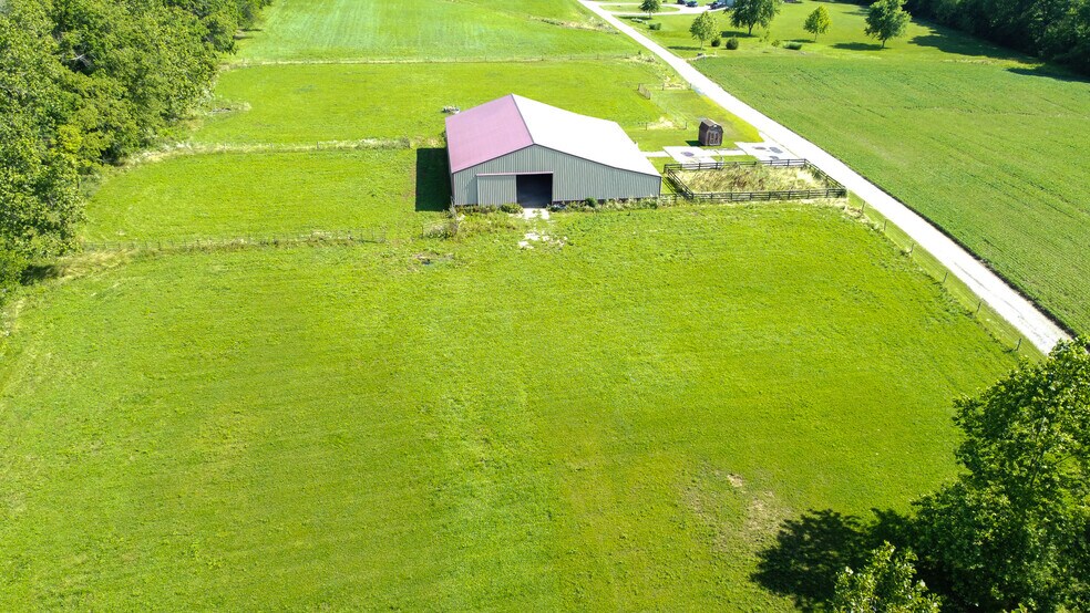 More Photos Of 9185 E County Road 700 N, Hope Specialty For Lease