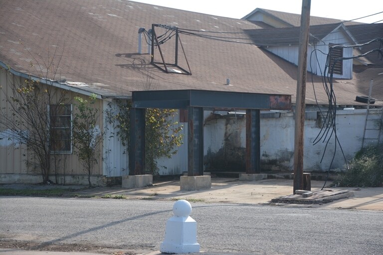 More Photos Of 512 Jones St, Gonzales Warehouse For Sale