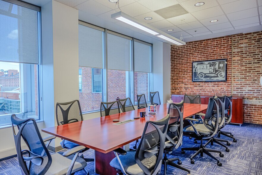 More Photos Of 300 W Pratt St, Baltimore Office For Sale