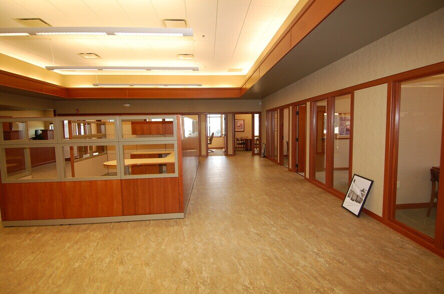 More Photos Of 640 Highway 1 W, Iowa City Office For Sale