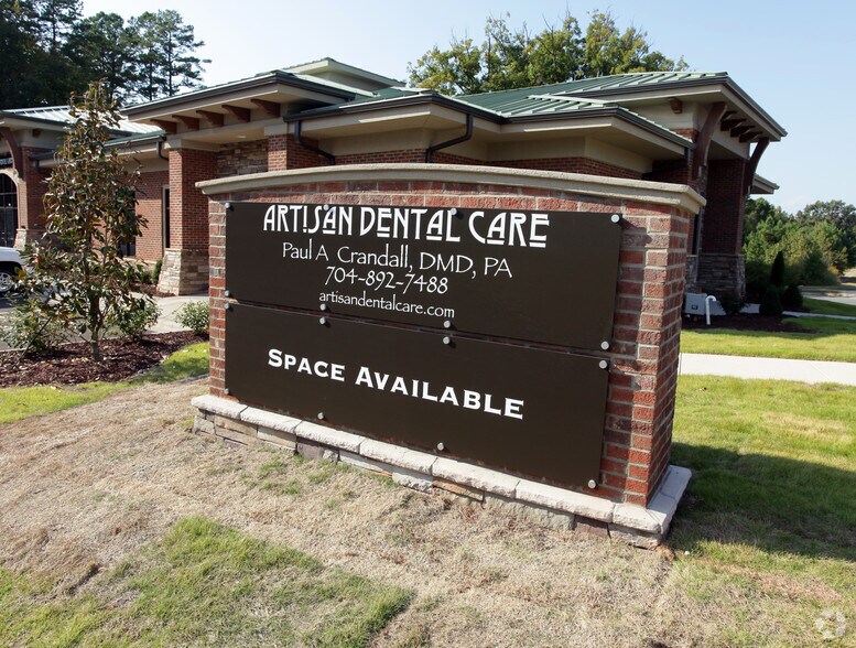 More Photos Of 19735 Kunkleman Dr, Cornelius Medical For Lease