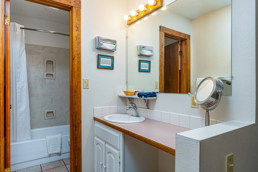 More Photos Of 21625 Highway 160, Durango Hotel For Sale