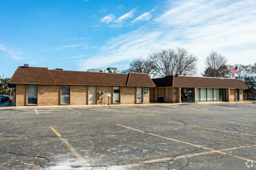 More Photos Of 32910 W 13 Mile Rd, Farmington Hills Medical For Sale