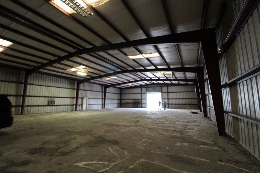 More Photos Of 6441 19th St E, Sarasota Warehouse For Lease