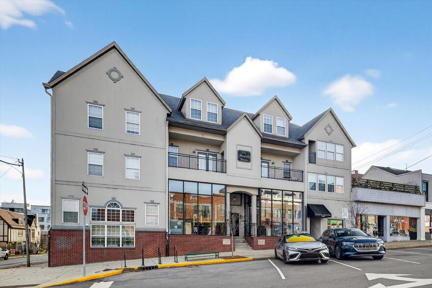 Primary Photo Of 121-129 N Washington St, Bloomington Apartments For Sale