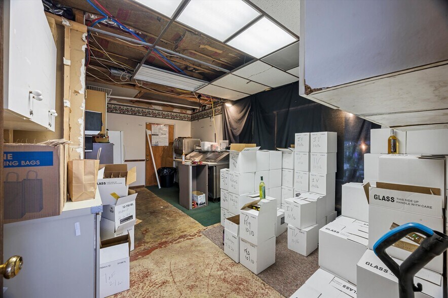 More Photos Of 138 S Market St, New Wilmington Storefront For Sale