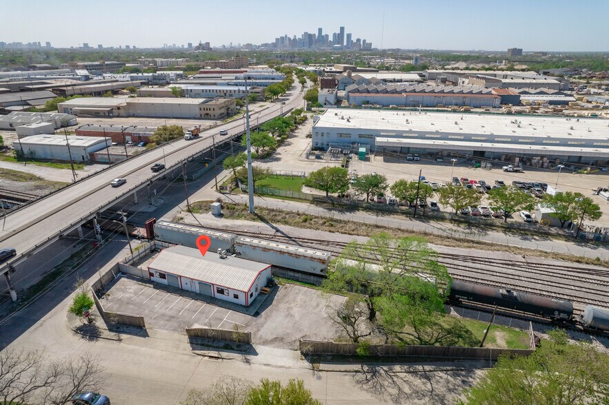More Photos Of 6555 Navigation Blvd, Houston Warehouse For Lease