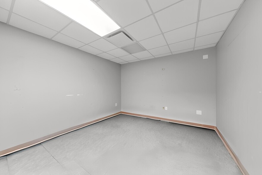 More Photos Of 3828 Avenue N, Galveston Hospital For Lease