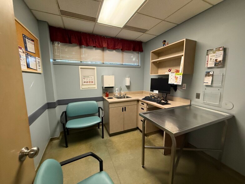 More Photos Of 3309 Bragg Blvd, Fayetteville Veterinarian Kennel For Lease