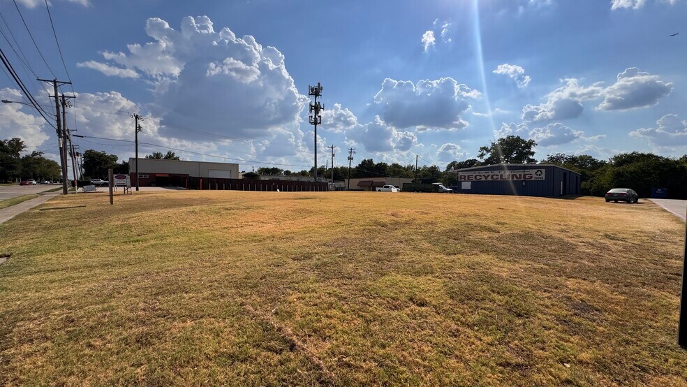 More Photos Of 709 N Cowan Ave, Lewisville Land For Sale