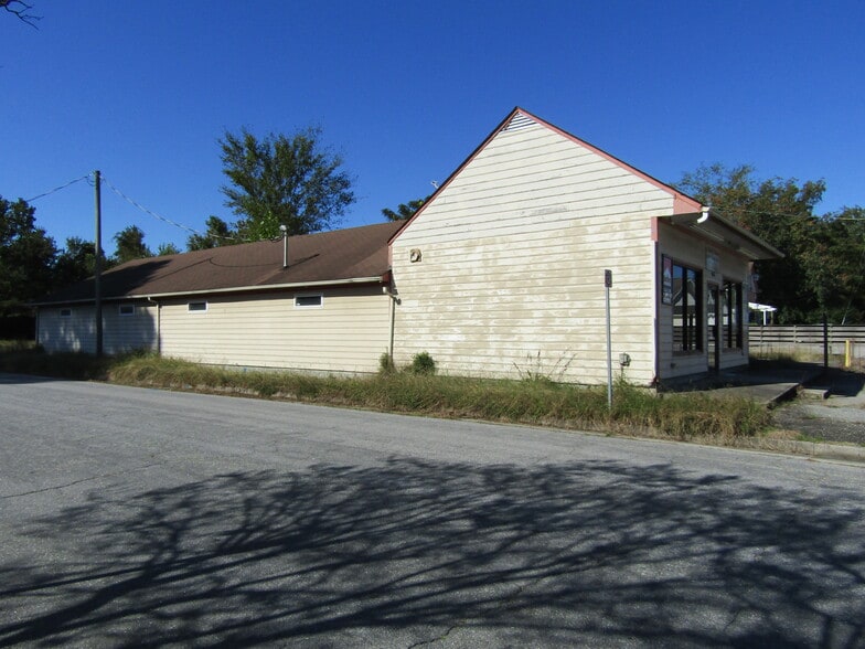 More Photos Of 150 Colonial Trl E, Surry Convenience Store For Sale