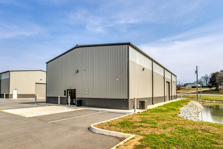 More Photos Of 145 US-70, Lenoir City Flex For Lease