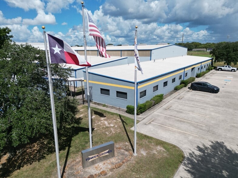 More Photos Of 10815 Huffmeister Rd, Houston Manufacturing For Lease