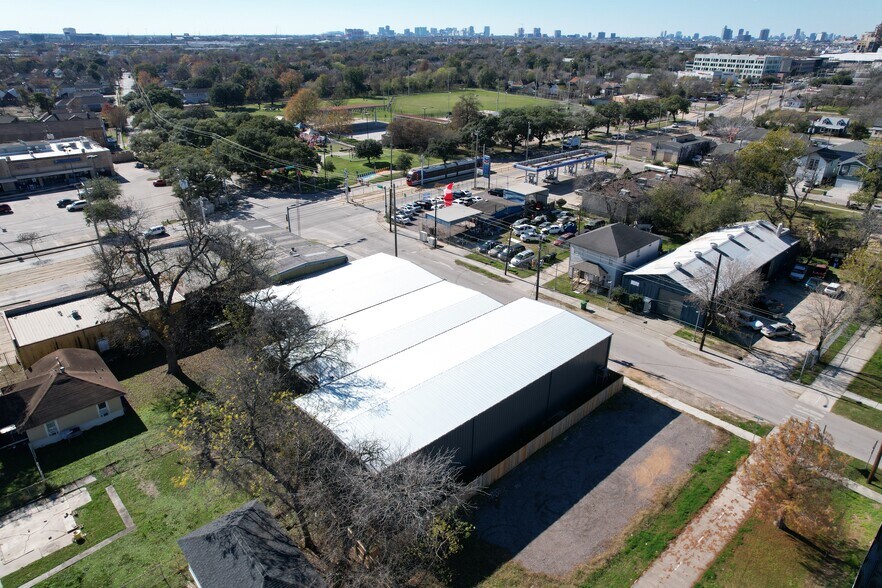 More Photos Of 301 Adams St, Houston Light Manufacturing For Sale