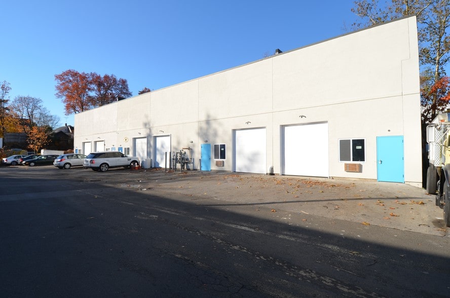 More Photos Of 130 Lenox Ave, Stamford Warehouse For Sale