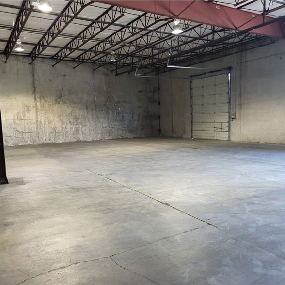 More Photos Of 32160 Old Highway 34, Tangent Warehouse For Lease