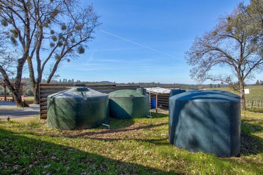 More Photos Of 7449 Fairplay Rd, Somerset Specialty For Sale