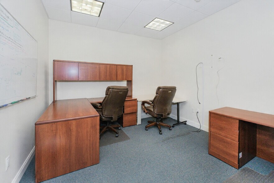 More Photos Of 6 Drummond Pl, Red Bank Office For Lease