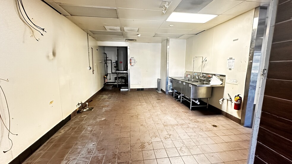 More Photos Of 34528 N Highway 45, Third Lake Fast Food For Lease