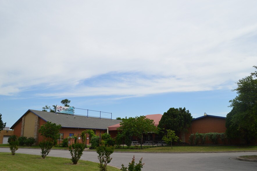 Primary Photo Of 301 W Anderson Ln, Austin Religious Facility For Sale